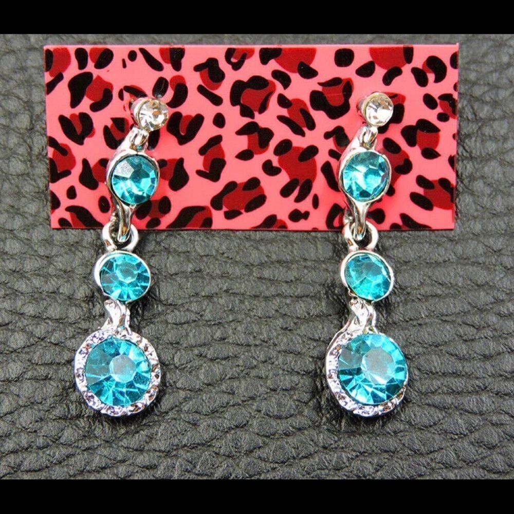 🦋 Betsey Johnson crystal drop earrings 🦋